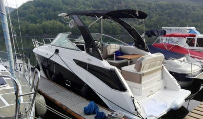 Motorová loď Regal 26 Express Cruiser 2018