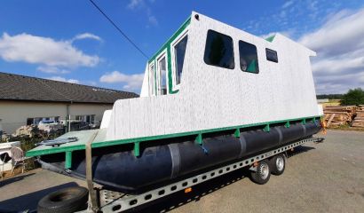 Prodám hausbót s parkovacím místem na Orlíku