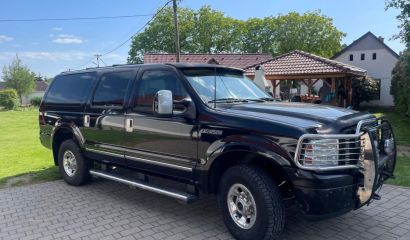 Terénní vůz Ford Excursion 6.0 TD a kajutový člun Natálie