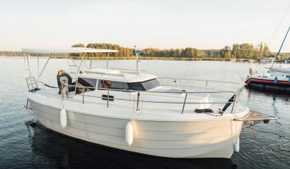 Zánovní motorová loď Laguna 700 Cruise (r.v.2023) + Mercury F 30 ELPT EFI CT