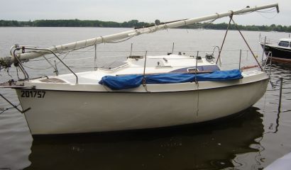 Plachetnice Avar Costa