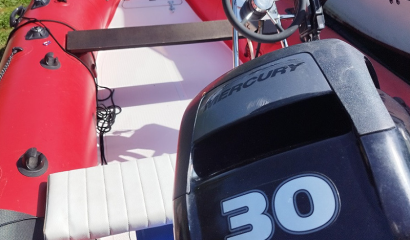 Člun Adventure V-450 s motorem Mercury F30EL Člun Adventure V-450 s motorem Mercury F30EL