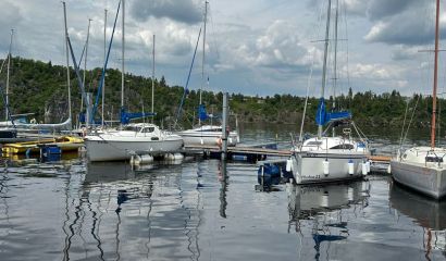 Plachetnice Phobos 21 s motorem SUZUKI DF5L + manipulační přívěs Plachetnice Phobos 21 s motorem SUZUKI DF5L + manipulační přívěs