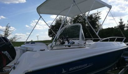 Prodám motorový člun Quicksilver 500 se 4taktním motorem, včetně bržděného přívěsu