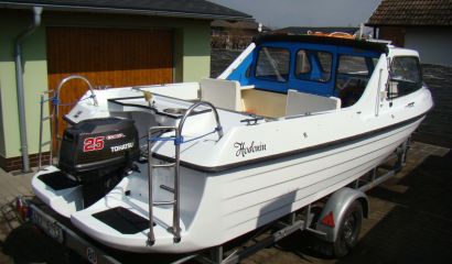 Kajutová laminátová loď