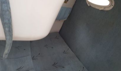 Motorový člun-jachta