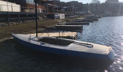 Prodám otevřenou kýlovou plachetnici DYAS