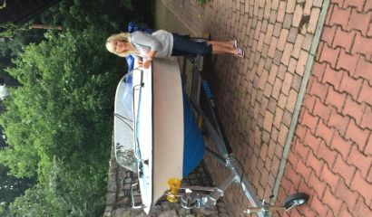 Prodej lodě s pětikoňovým motorem a vlekem