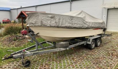 MOTOROVÁ LAMINÁTOVÁ LOĎ SELVA 5.5D + MOTOR EVINRUDE E-TEC 90HP