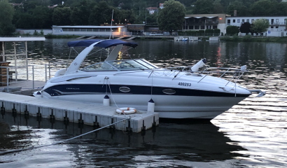 Motorova kajutova lod CROWNLINE