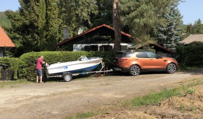 Prodám člun s pětikoňovým motorem