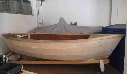 DŘEVĚNÁ LOĎ K DODĚLÁNÍ