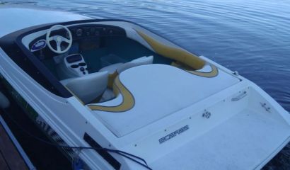 Motorový člun SCARAB