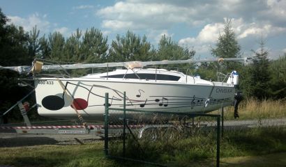 Plachetnice Phobos 25